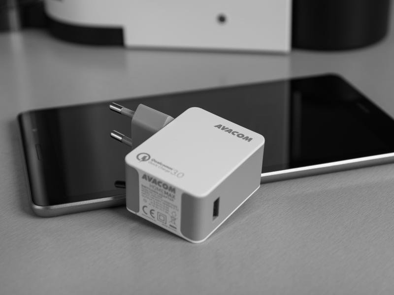 AVACOM HomeMAX síťová nabíječka Qualcomm Quick Charge 3.0, bílá - obrázek č. 5