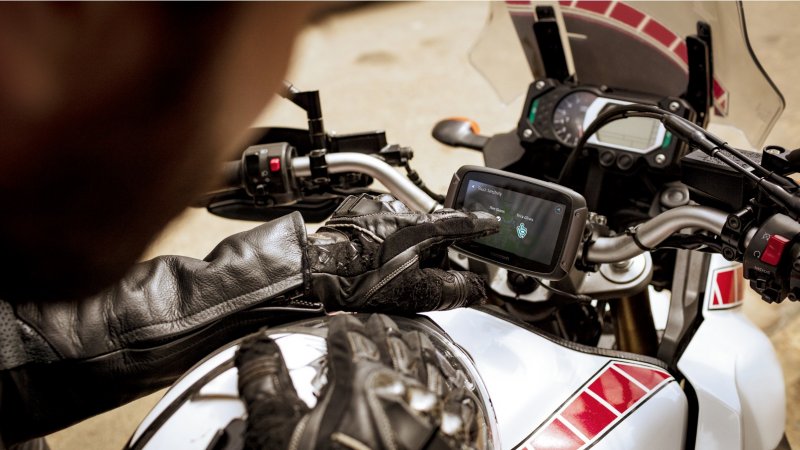 TomTom Rider 42 CE19 pro motocykly, LIFETIME mapy + dárek Fotbalové křeslo ZDARMA - obrázek č. 3