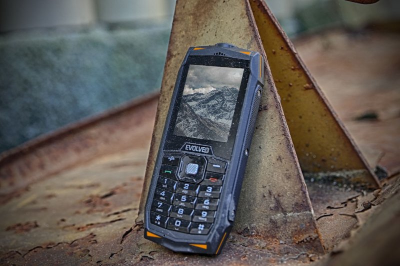 EVOLVEO StrongPhone Z3, vodotěsný odolný 3G Dual SIM telefon - obrázek č. 2