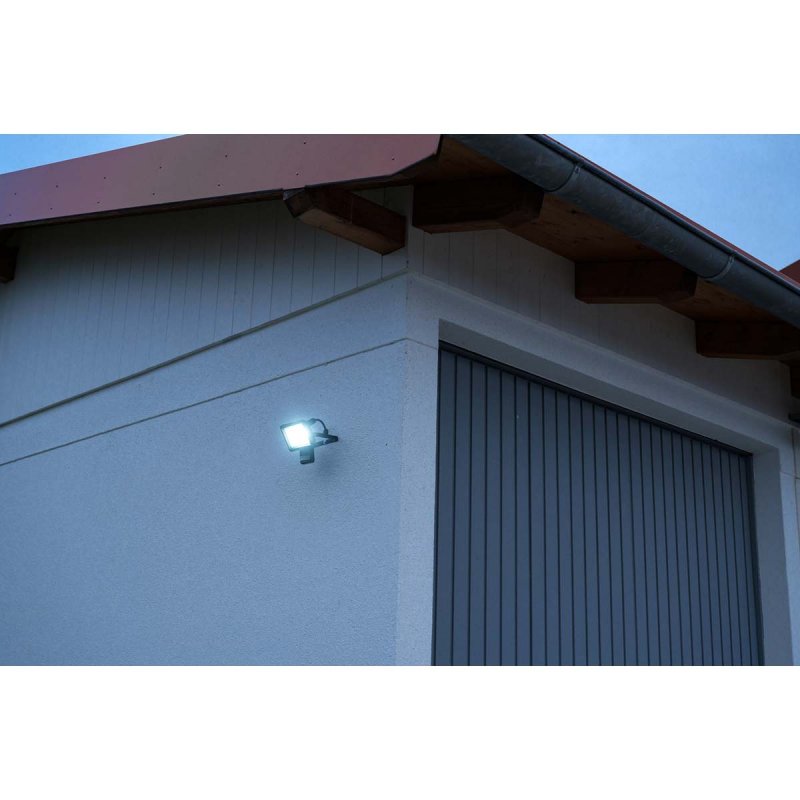 LED reflektor JARO 3060 P (LED reflektor pro montáž na stěnu pro venkovní IP65, 20W, 2300lm, 6500K, s detektorem pohybu) 1171250 - obrázek č. 3