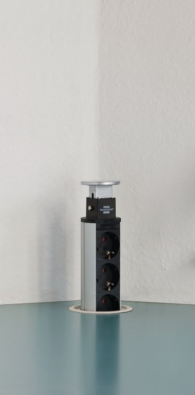 Tower Power, 3-cestná stolní zásuvková lišta (zatahovací zásuvková lišta, 2-cestný USB, 2m kabel, lze zcela spustit do desky sto - obrázek č. 1
