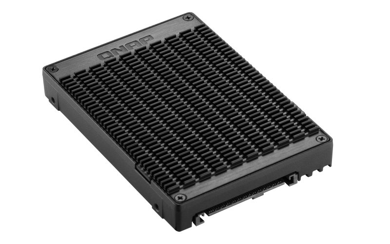 QNAP adaptér QDA-UMP4 (1x M.2 2280 PCIe 4.0 NVMe SSD slot v 2,5" U.2 PCIe 4.0 NVMe SSD rámečku) - obrázek č. 1