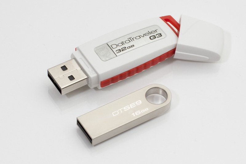 16GB Kingston USB 2.0 DataTraveler SE9 - obrázek č. 3
