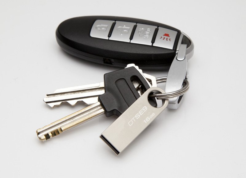 16GB Kingston USB 2.0 DataTraveler SE9 - obrázek č. 2