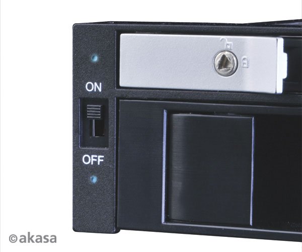 AKASA Lokstor M51 - 2.5" a 3.5" HDD rack do 5,25" - obrázek č. 5