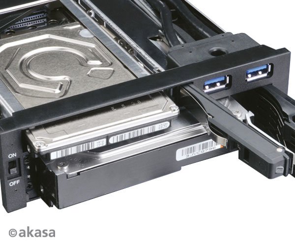 AKASA Lokstor M51 - 2.5" a 3.5" HDD rack do 5,25" - obrázek č. 4
