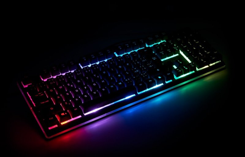 Polomechanická herní klávesnice C-TECH Iris (GKB-08), casual gaming, CZ/ SK, duhové podsvícení, USB - obrázek č. 1