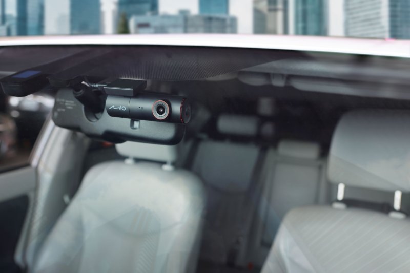 Kamera do auta MIO MiVue J35 2.5K GPS WIFI - obrázek č. 6