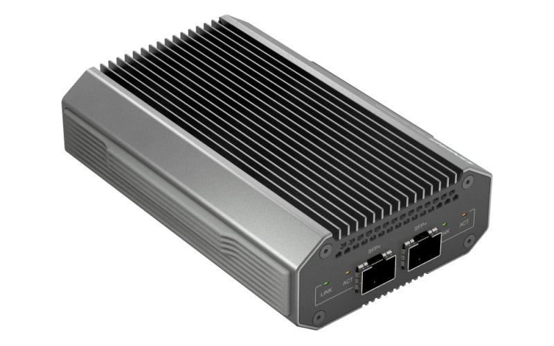 QNAP QNA-UC10G1SF- adaptér USB-C 4 (podpora Thunderbolt 3 a 4) na 2x 10GbE SFP+ (pasivní chlazení) - obrázek č. 1