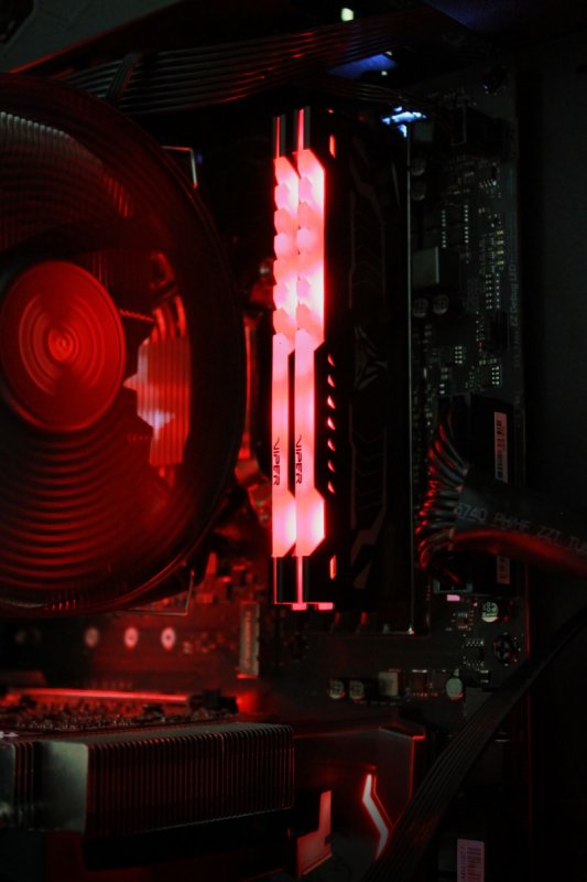 16GB DDR4-2666MHz Patriot Viper CL15, 2x8GB. červené LED - obrázek č. 1