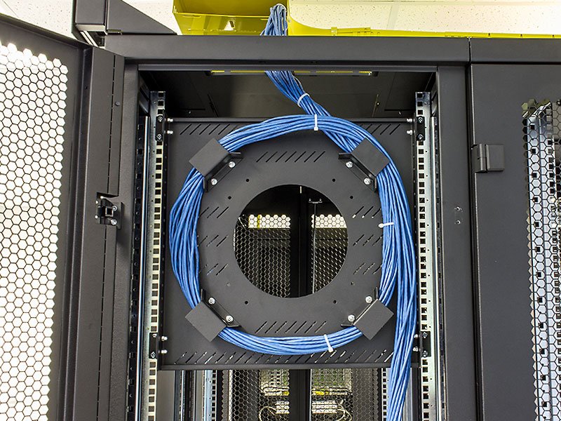 19` polička pro kabelovou rezervu 1U RAL9005 černá - obrázek č. 2