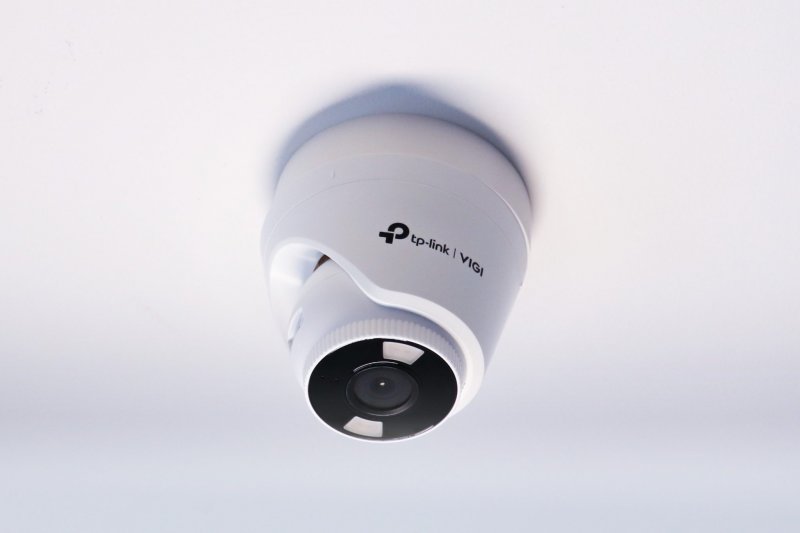 TP-LINK držák s kabelovou krytkou pro kamery VIGI C400/ C440/ C440-W na stěnu nebo strop bílý - obrázek č. 4