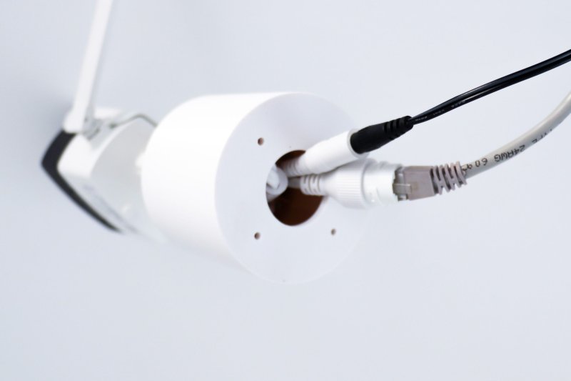 TP-LINK držák s kabel.krytkou pro VIGI 340 / 340-W na stěnu, bílý - obrázek č. 1