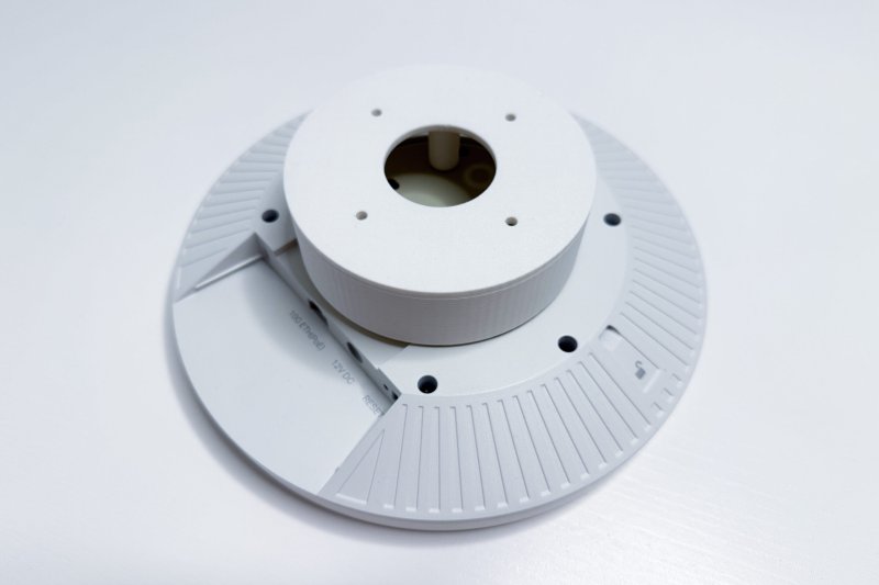 TP-LINK držák s kabelovou krytkou pro EAP řady 6x a 7x, na stěnu nebo strop, bílý - obrázek č. 4