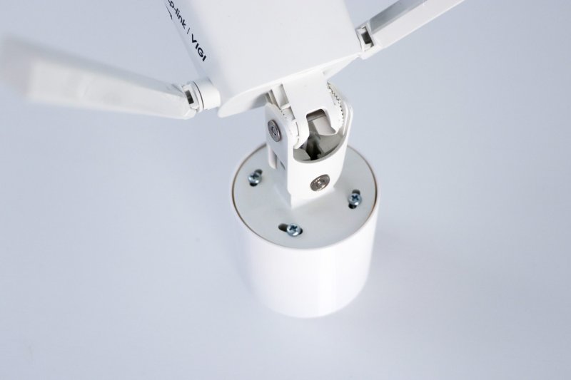 TP-LINK držák s kabelovou krytkou pro kamery VIGI Bullet C345 / C355 / C385 / S385 na stěnu a strop, bílý - obrázek č. 1