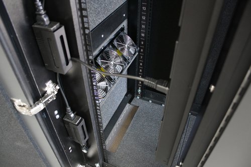 NetShelter CX 38U Secure Soundproofed Server Room in a Box Enclosure International - obrázek č. 3
