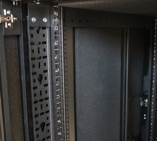 NetShelter CX 38U Secure Soundproofed Server Room in a Box Enclosure International - obrázek č. 1