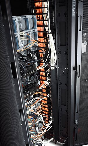 Vertical Cable Manager for NetShelter SX750mm W48U - obrázek č. 1